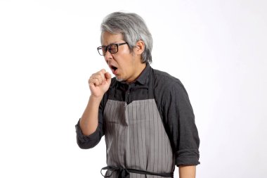 Önlüklü Asyalı adam..