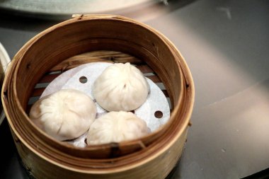 Masada servis edilen Çin yemeğinin adı Dim Sum..