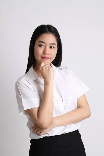 Chica Asiática Uniforme Universitario Pie Sobre Fondo Blanco —  Fotos de Stock