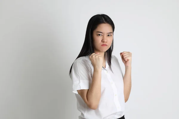 Ragazza Asiatica Uniforme Universitaria Piedi Sullo Sfondo Bianco — Foto Stock