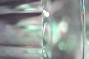 Camın canlı renkli ışıktaki makro resmi.