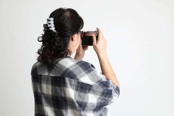 Mulher Asiática Mais Velha Fundo Branco — Fotografia de Stock