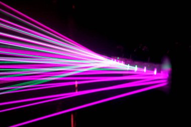 Gece partisindeki soyut sahte ışık..