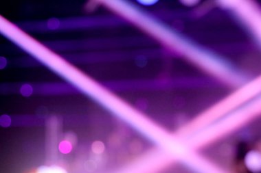 Gece partisindeki soyut sahte ışık..