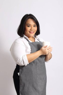 Önlüklü Asyalı kadın..