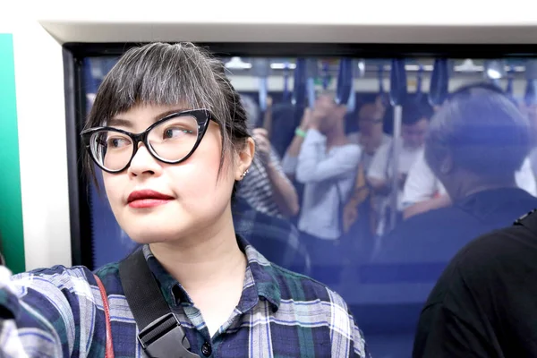 Aziatische Vrouw Reisde Met Trein — Stockfoto