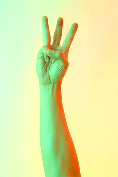 Die Menschlichen Hände Posieren Auf Dem Weißen Hintergrund — Stockfoto