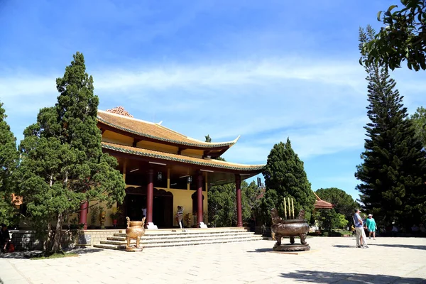 Da Lat, Vietnam - 22 Aralık 2019: Truc Lam Tapınağı, Zen Budist Tapınağı Dalat, Vietnam