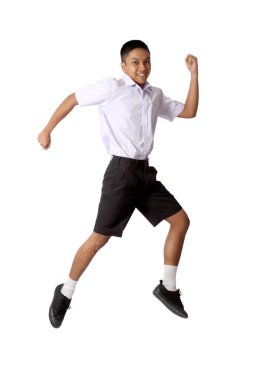 Beyaz arka plandaki genç Taylandlı öğrenci..