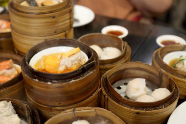 Çin yemekleri grubunun adı Dim Sum..