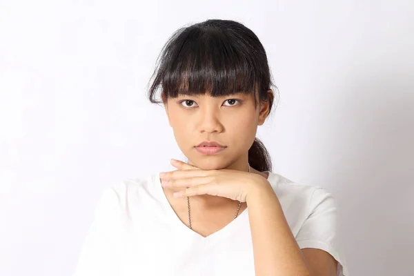 Das Asiatische Frauenporträt Auf Weißem Hintergrund — Stockfoto