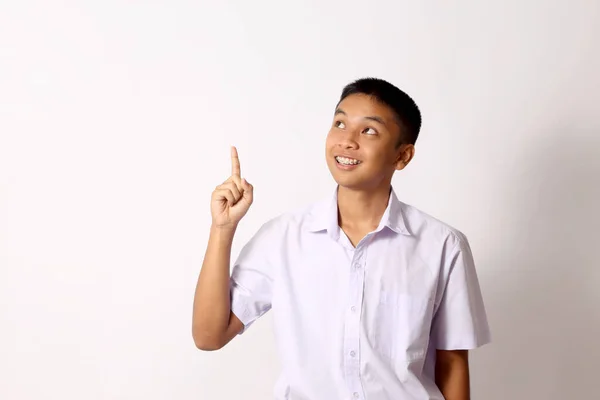 Νεαρός Ταϊλανδός Μαθητής Στο Λευκό Φόντο — Φωτογραφία Αρχείου