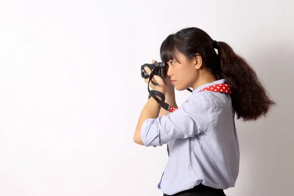 Mulher Asiática Posando Fundo Branco — Fotografia de Stock