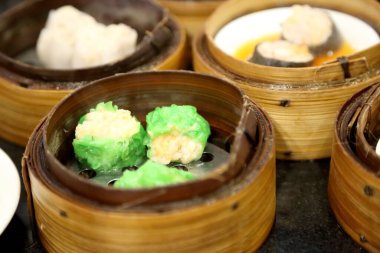 Çin yemekleri grubunun adı Dim Sum..