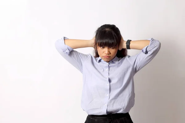 Mujer Asiática Posando Sobre Fondo Blanco — Foto de Stock