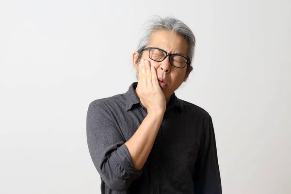 Beyaz Arka Plandaki Yetişkin Asyalı Adam — Stok fotoğraf