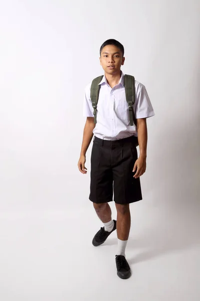Beyaz Arka Plandaki Genç Taylandlı Öğrenci — Stok fotoğraf