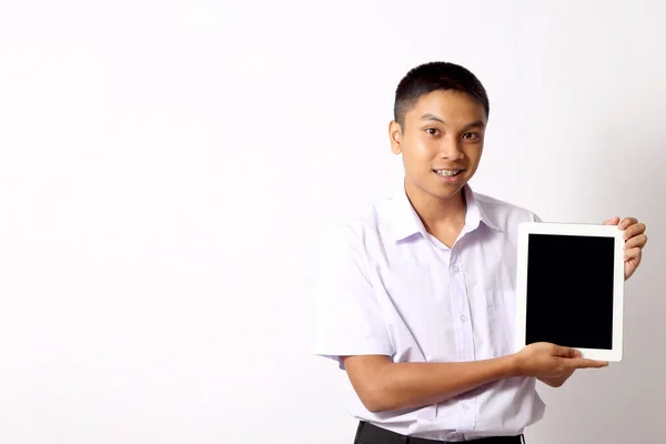 白色背景的年轻的泰国学生男孩 — 图库照片