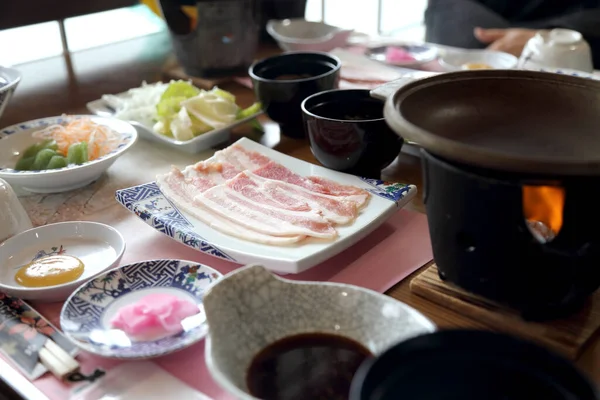 재료와 제공되는 일본구운 베이컨 — 스톡 사진