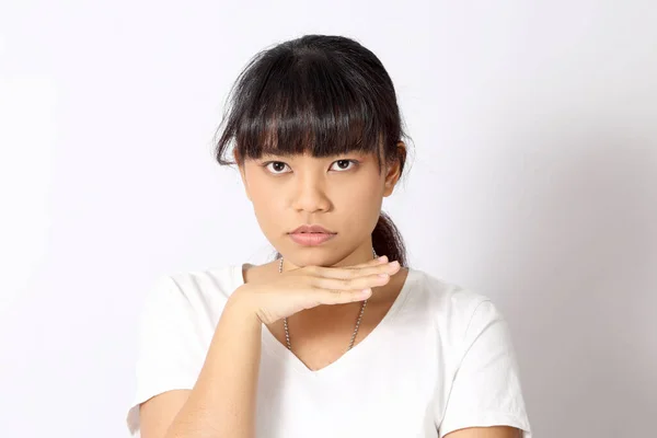 Mulher Asiática Retrato Fundo Branco — Fotografia de Stock