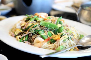 Karidesli kızarmış şehriye..