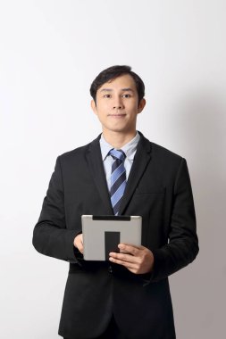 Beyaz arka plandaki Asyalı iş adamı..