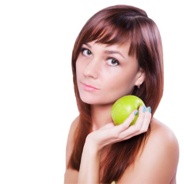 Yeşil elma - yakın yüz tutan genç kadın