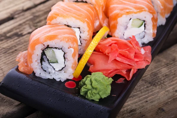 Rollos de sushi de salmón — Foto de Stock
