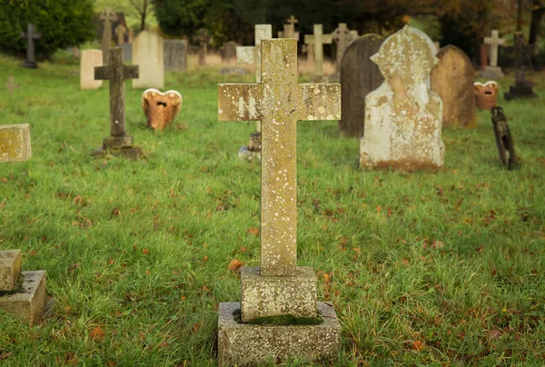 Puttenham St John Baptistkyrkan i England — Stockfoto