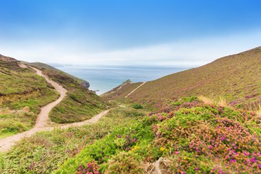 Seçme St Agnes ve Şapel Porth Atlantik Okyanusu kıyısında, Cornwall