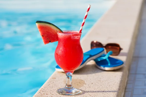 Su kavun kırmızı taze meyve suyu güler yüzlü içki kokteyl terlik ve