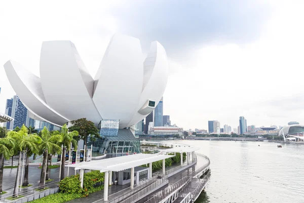 Singapura, 2016 14 de janeiro: Paisagem de Marina Bay Sands hotel, ponte, museu de ciência e arte e distrito financeiro Imagem De Stock