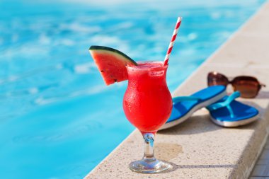 Su kavun kırmızı taze meyve suyu güler yüzlü içki kokteyl terlik ve