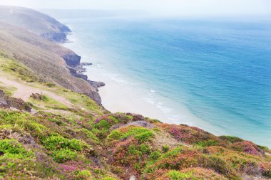 Seçme St Agnes ve Şapel Porth Atlantik Okyanusu kıyısında, Cornwall