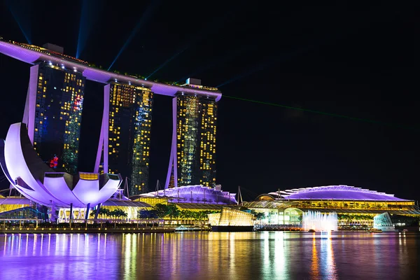 Landschaft von Singapore Marina Bay Hotel und Kunstwissenschaftliches Museum — Stockfoto