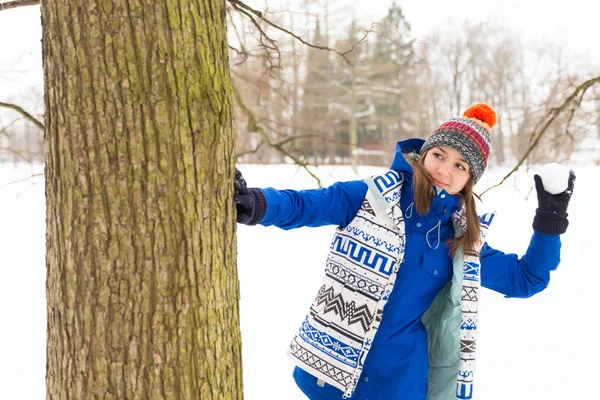 Winter woman have fun outdoors — Stock Photo, Image