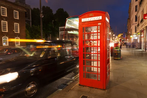 United Kingdom, England, London - 2016 June 17: Popular tourist Red phone booth in night lights illumination — Stock Photo, Image