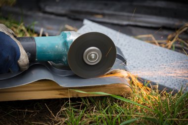 netlik ve aşındırıcı disk makine tarafından demir kesme