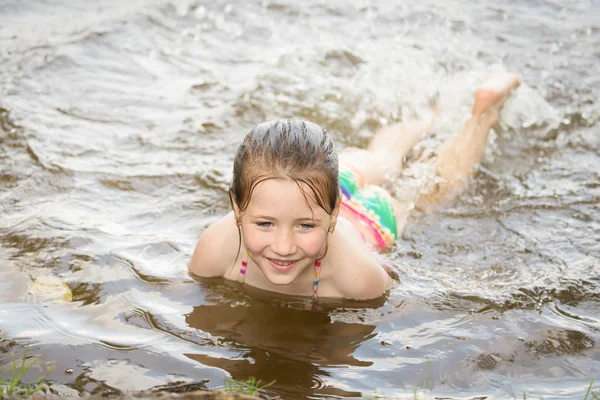Pretty nice little girl swimming in lake — Stock Photo, Image