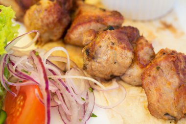 Domuz Barbekü Barbekü bir plaka üzerinde