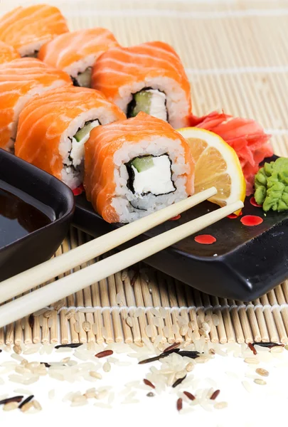 Losos sushi rolky — Stock fotografie