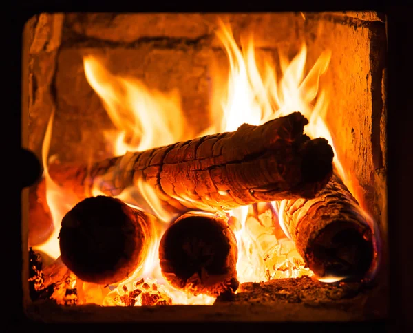 Incendie dans la cheminée — Photo