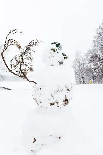 頭にバケツで雪だるま — ストック写真