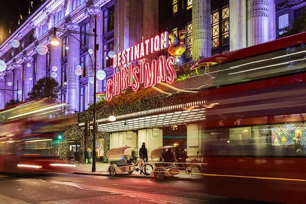 12 noviembre 2014 Tienda Selfridges en Oxford Street, Londres, Reino Unido, decorada para Navidad y Año Nuevo 2015 — Foto de Stock