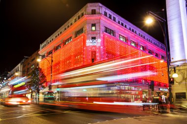 Oxford Street, Londra, Noel ve yılbaşı 2015, İngiltere, İngiltere için dekore edilmiş üzerinde 13 Kasım 2014 işaretleri ve Spenser alışveriş