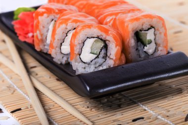 Somon suşi rulo