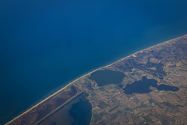 Uçak Dünya'dan göster