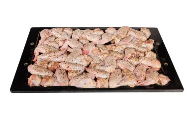 Taze tavuk kanatları.