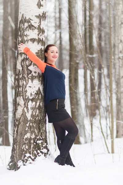 Winterfrauen haben Spaß im Freien — Stockfoto