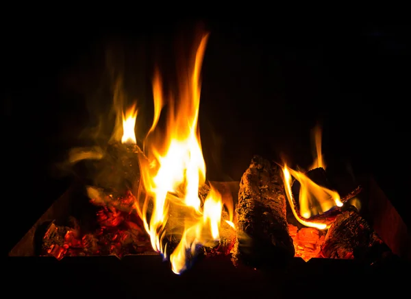 आगीच्या भक्ष्यस्थानी आग — स्टॉक फोटो, इमेज